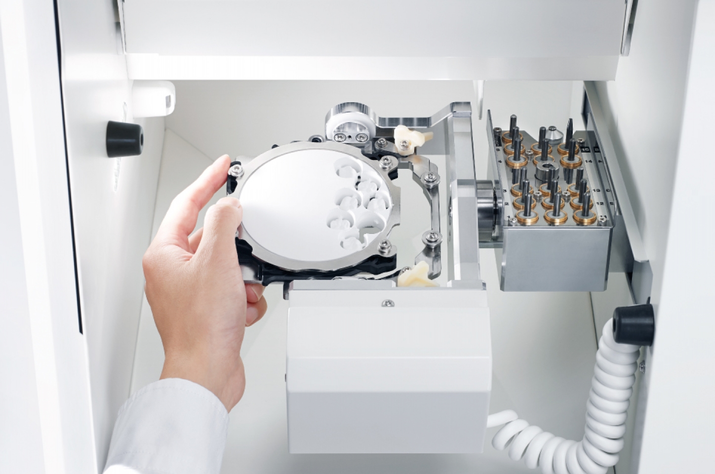 DG SHAPE Roland CAD/CAM frézovací jednotka DWX-52D | Ordinační CAD/CAM ...